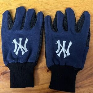 Yankees gloves